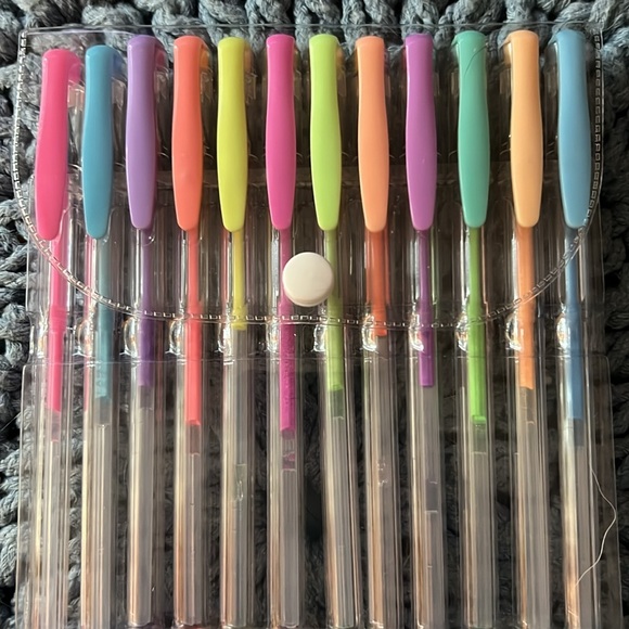 35 Embroiderex Gel Pens, 0.9mm tips - Picture 3 of 4